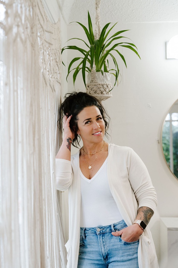Shannon D, hair stylist, lash artist and extensionist